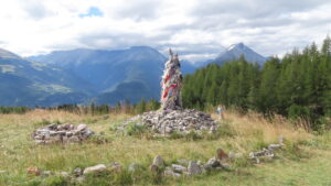 Scopri di più sull'articolo Cosa vedere a Vetan (1800 m): escursioni, castelli e sapori in Valle d’Aosta