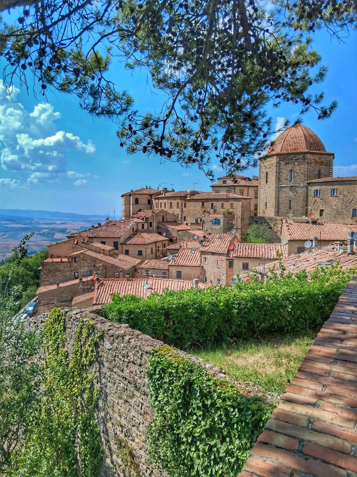 Scopri di più sull'articolo Cosa vedere a Volterra in 1 Giorno: tra Etruschi e Alabastro
